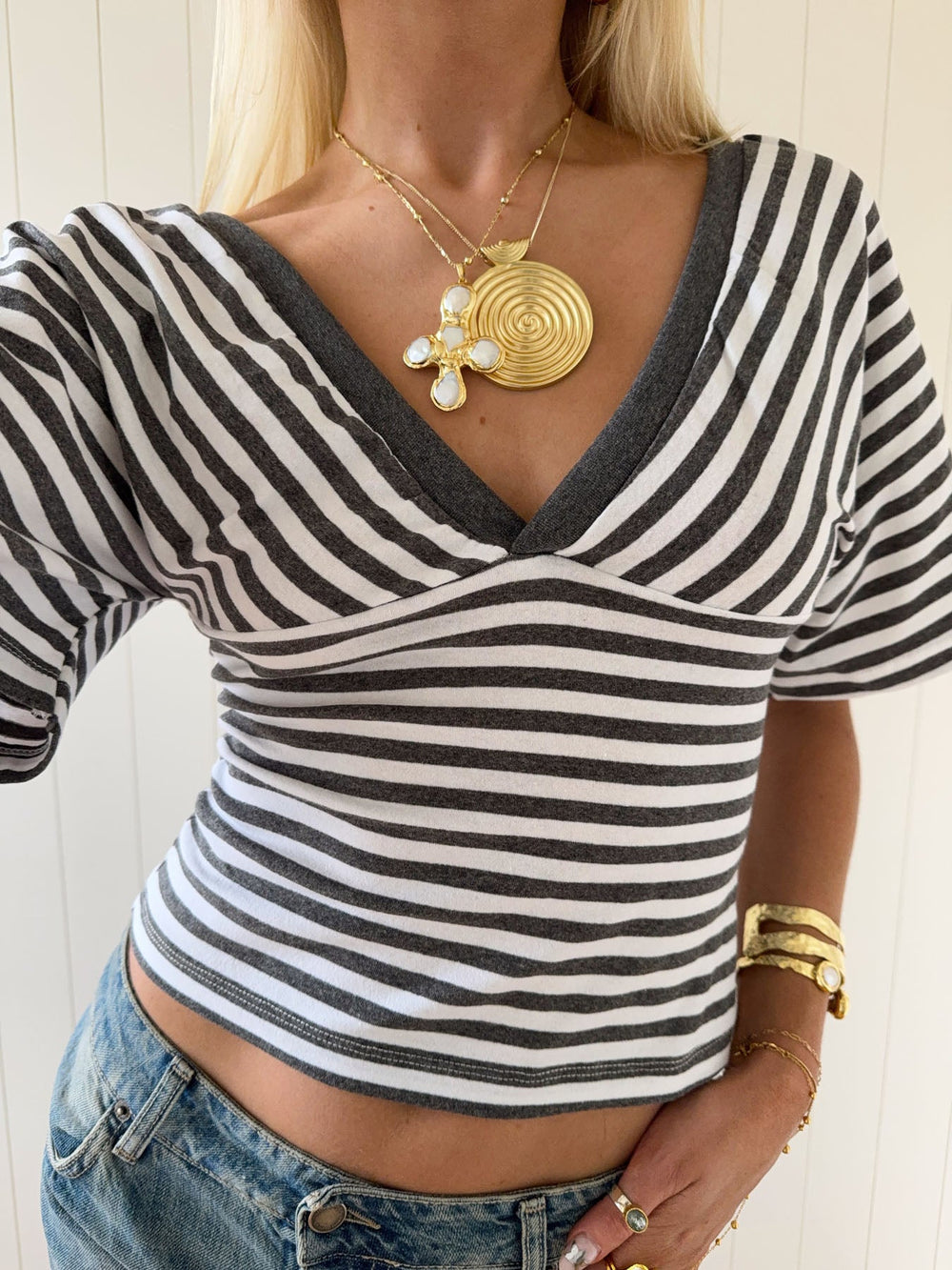 ANNIE - STRIPED V NECK TOP