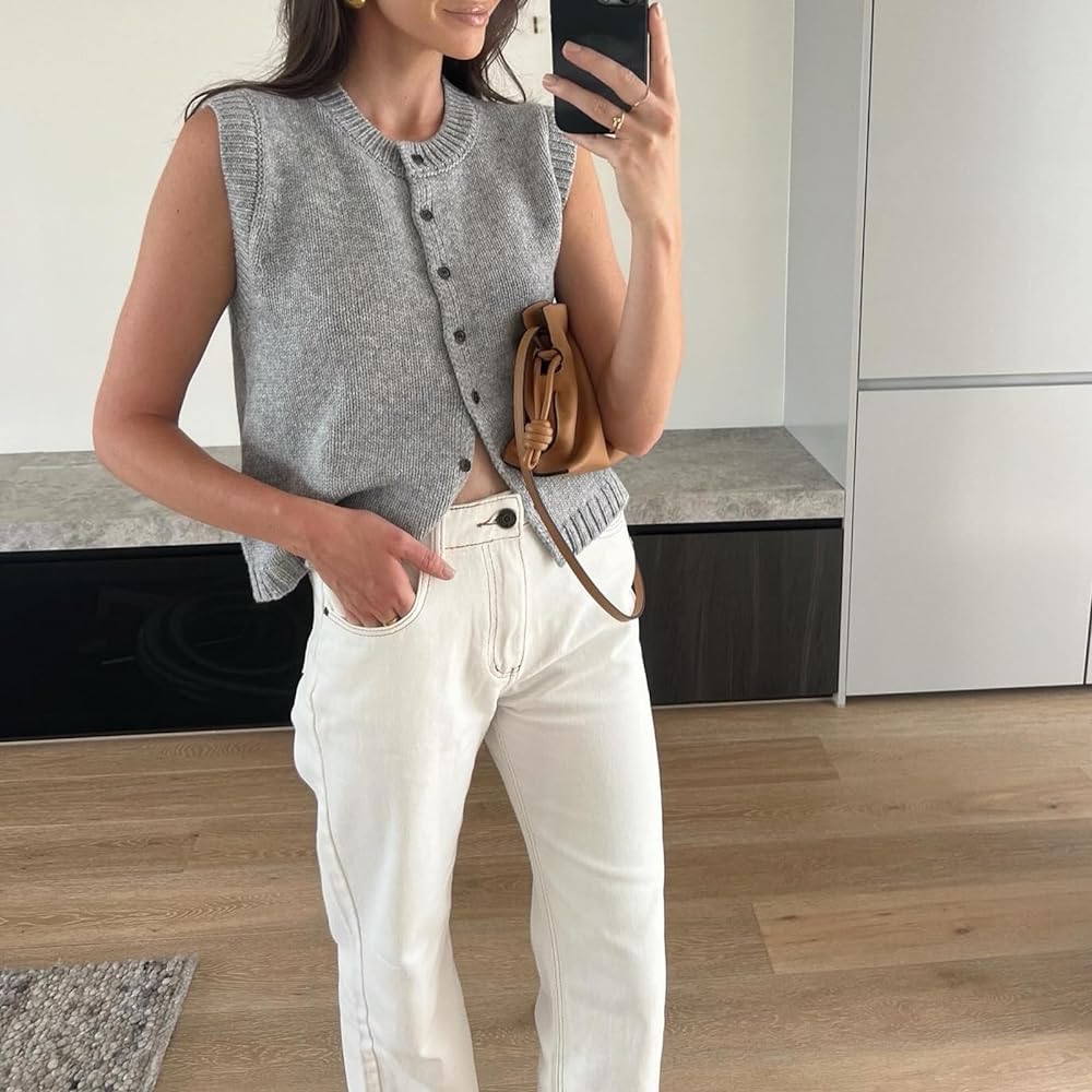 AMELIA - KNITTED BUTTONED VEST