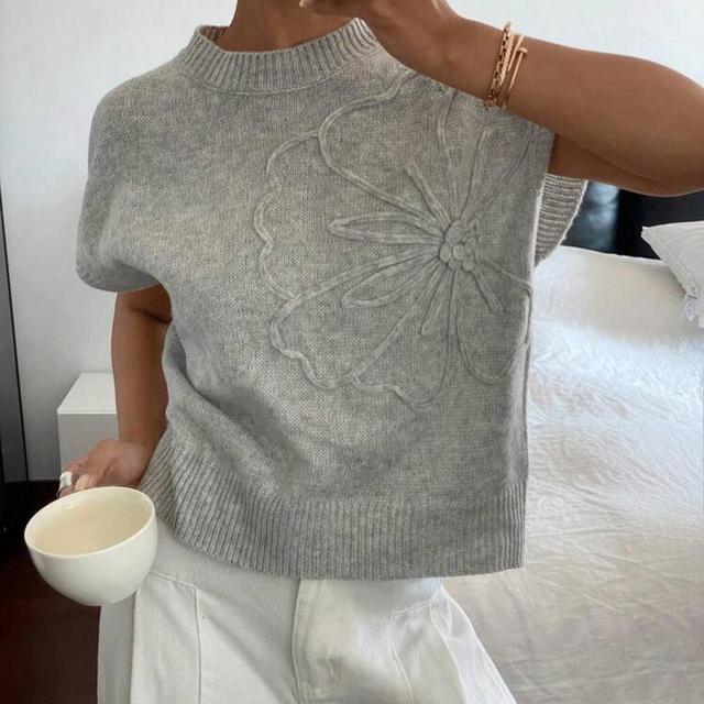 EVE - 3D FLORAL KNITTED VEST