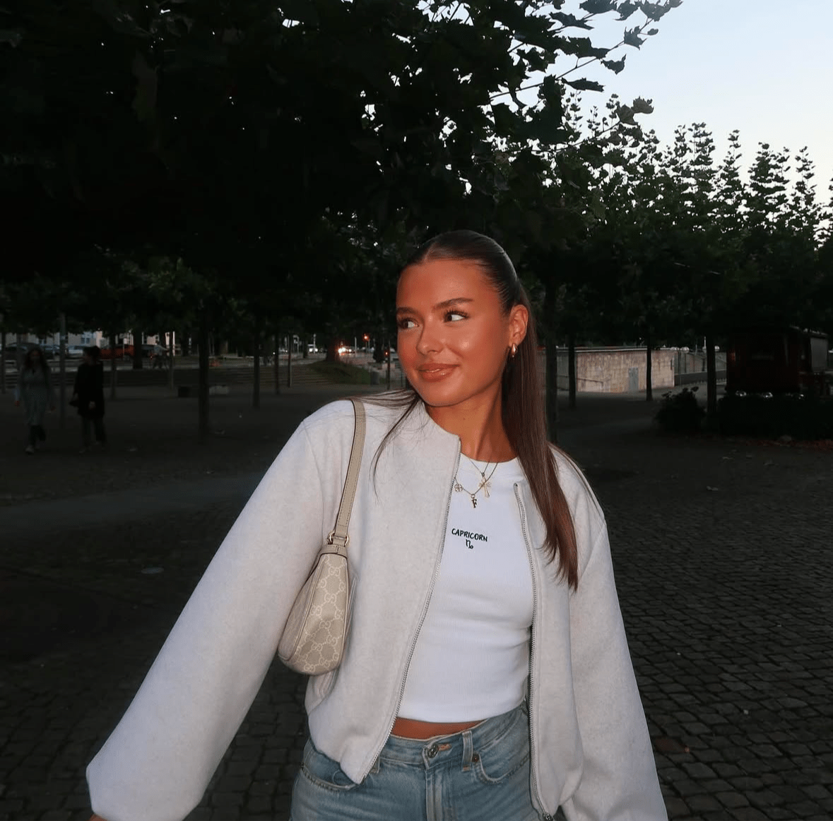 JILLY - HARLOWE