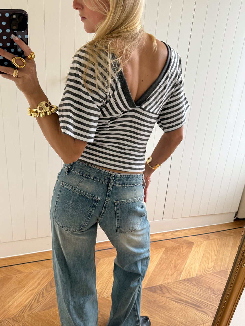 ANNIE - STRIPED V NECK TOP