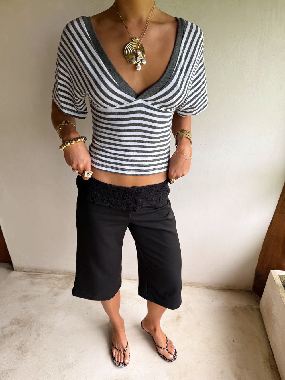 ANNIE - STRIPED V NECK TOP