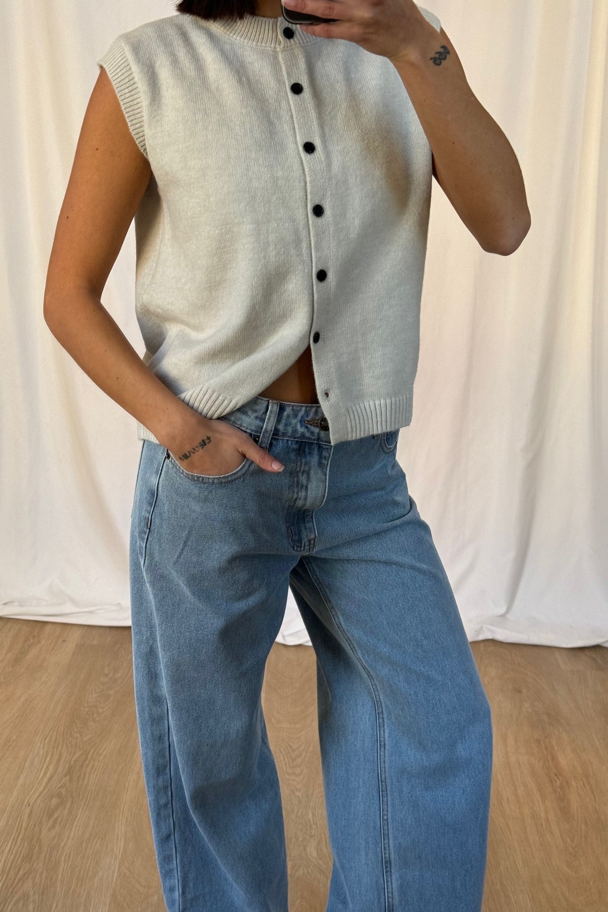 AMELIA - KNITTED BUTTONED VEST