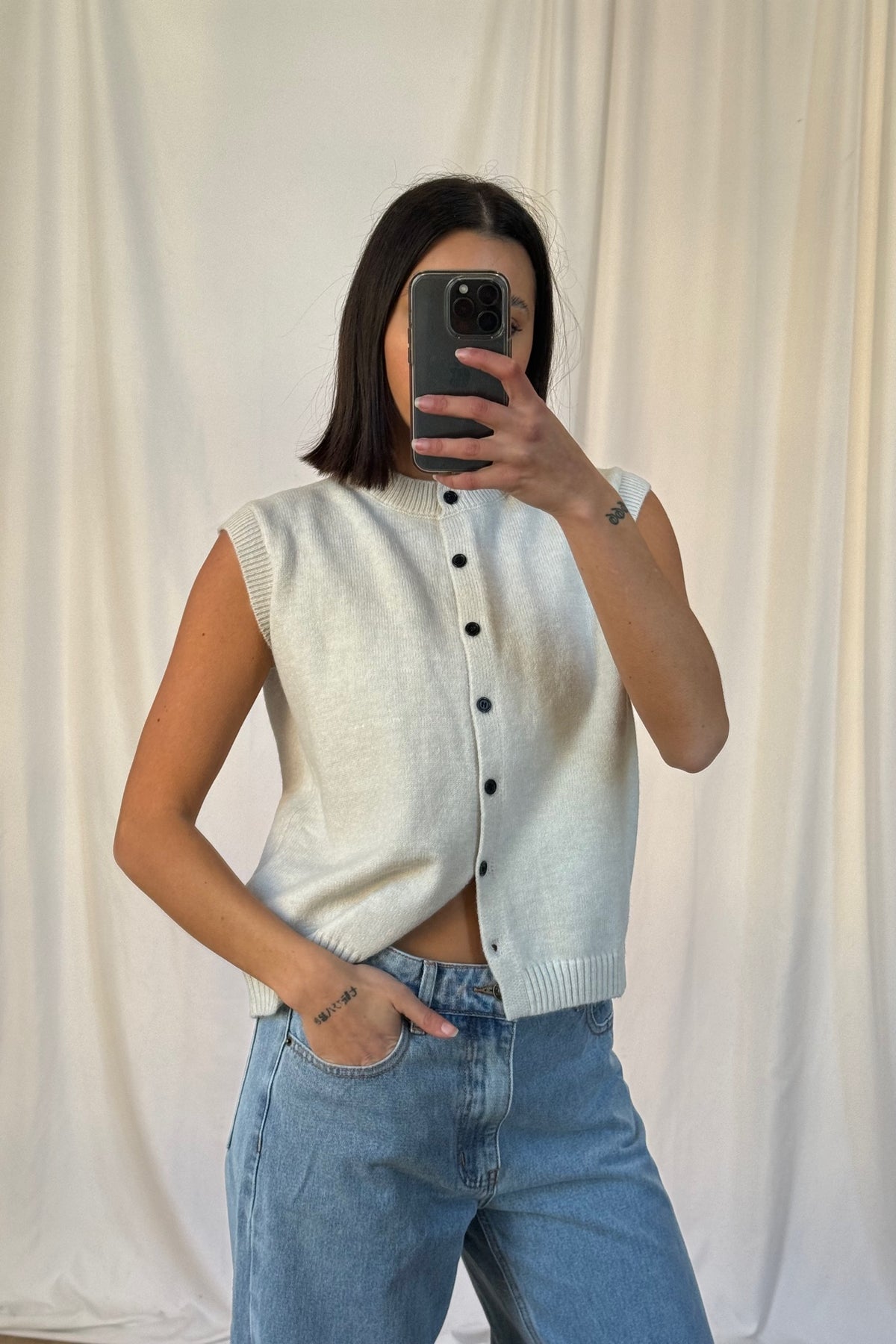 AMELIA - KNITTED BUTTONED VEST