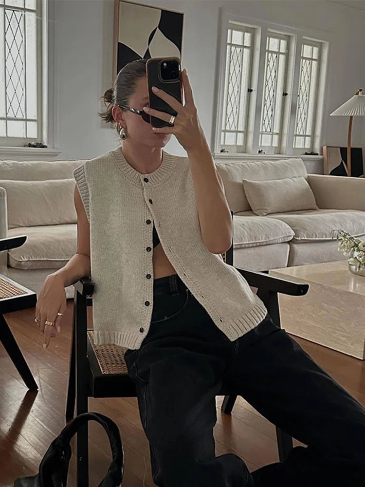AMELIA - KNITTED BUTTONED VEST