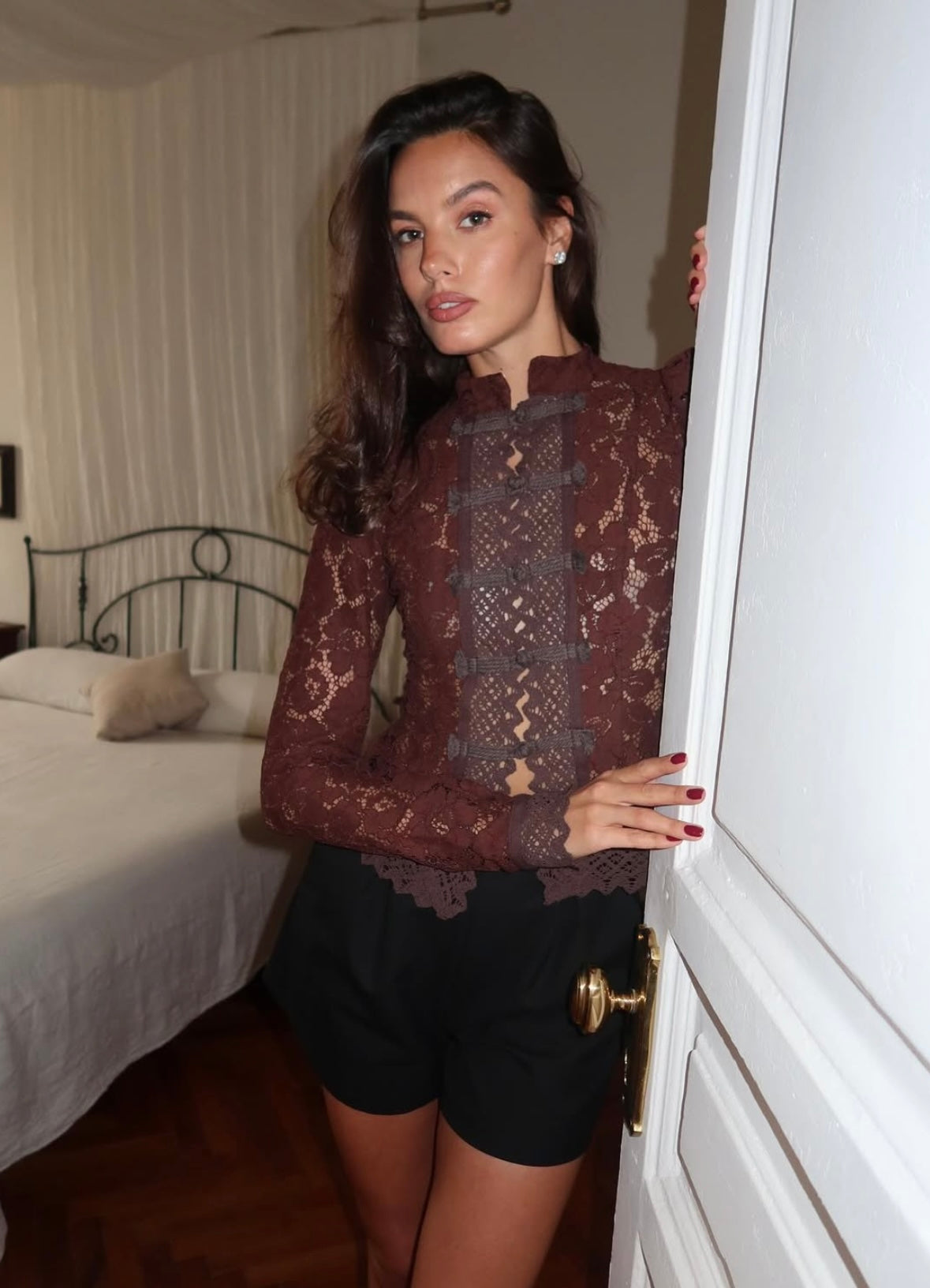 ELSA - LACE BRODERIE TOP