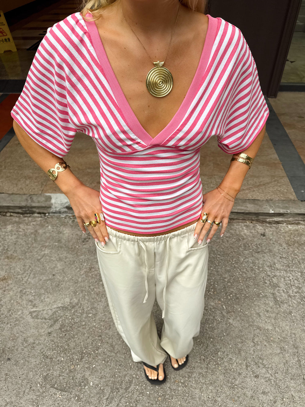 ANNIE - STRIPED V NECK TOP