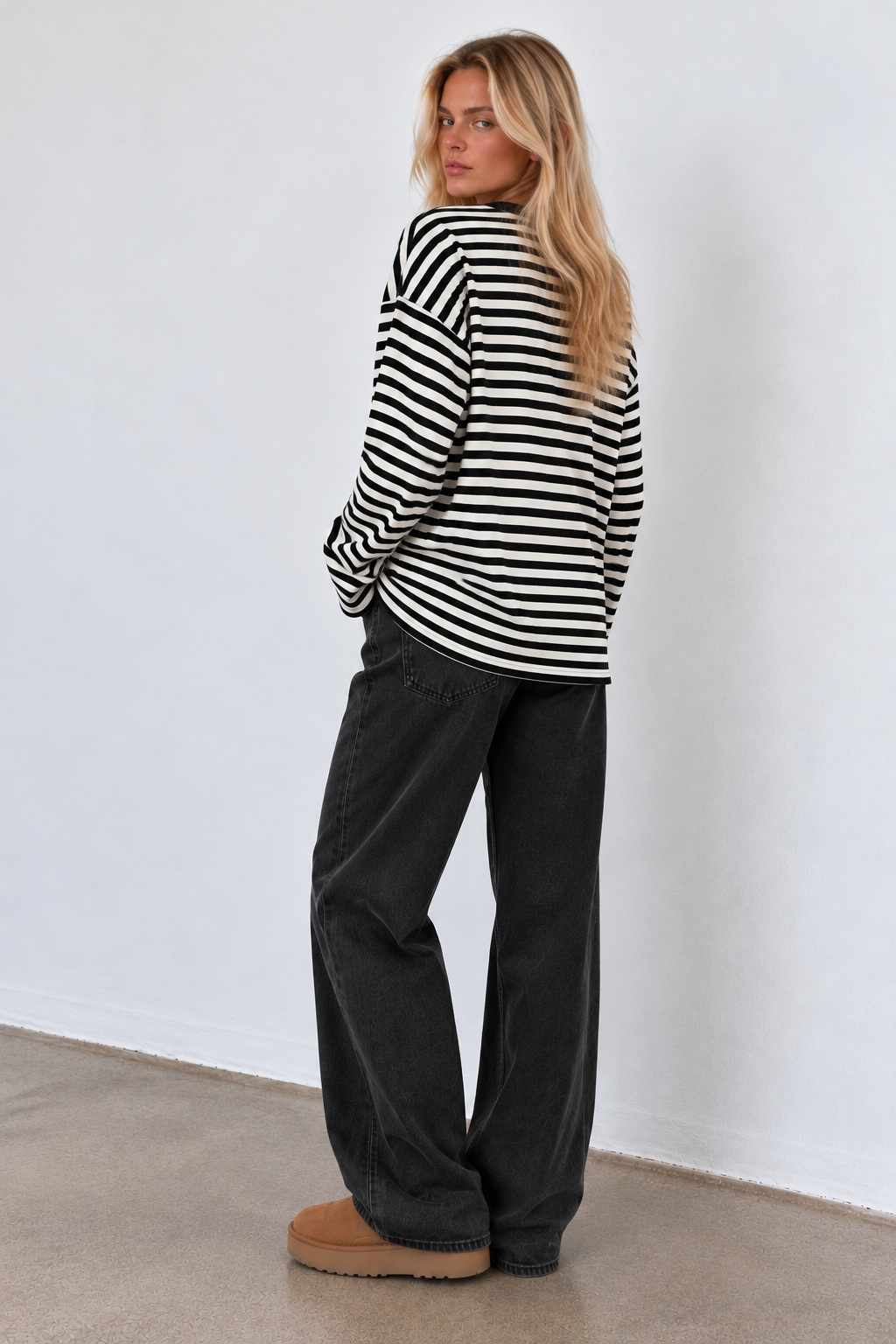 JUNO - BLACK STRIPED LONG-SLEEVE TEE
